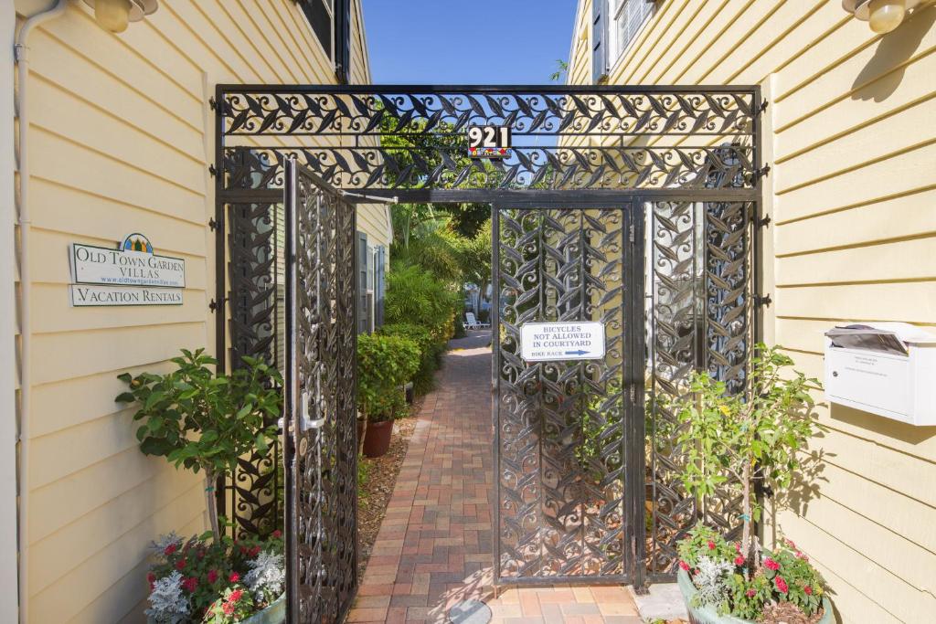 Old Town Garden Villas - Andros Suite photo 3
