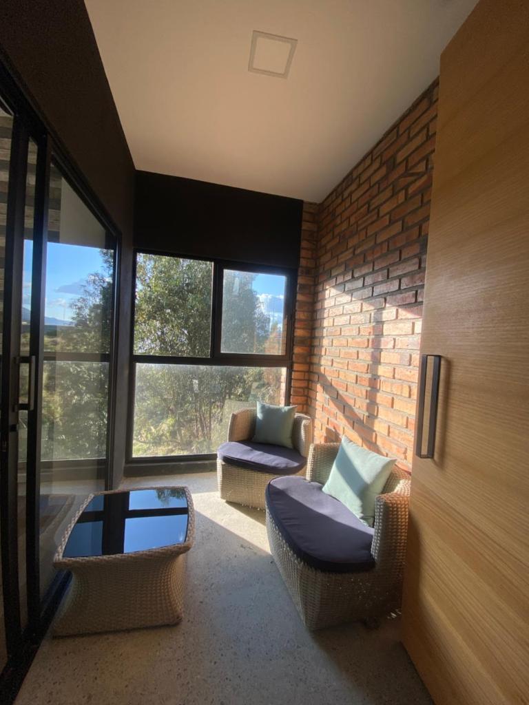 Suite 06 photo 1
