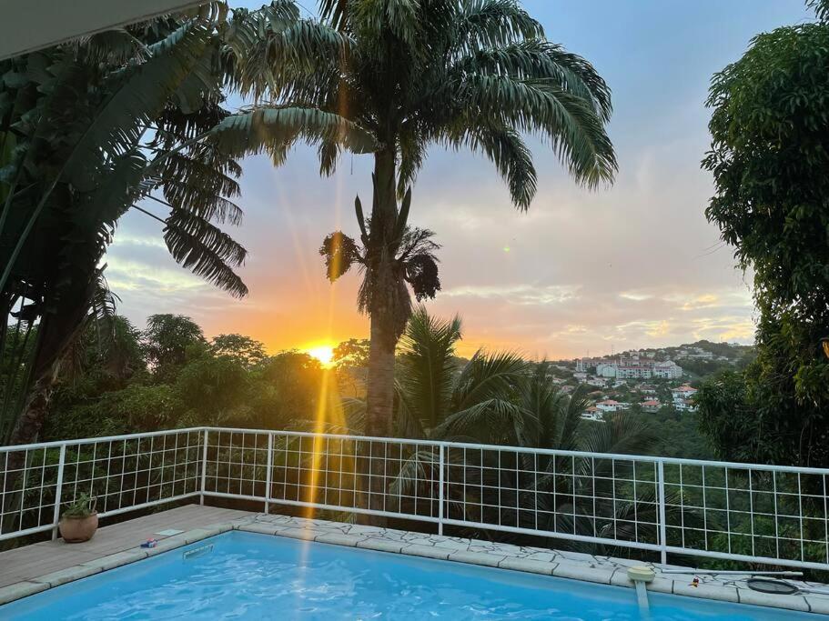 Studio Rez de villa avec piscine