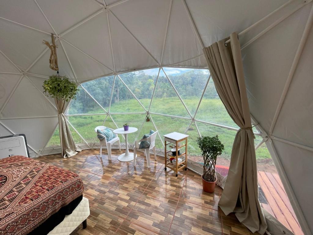 La Comarca River Glamping Dome near Manuel Antonio photo 4