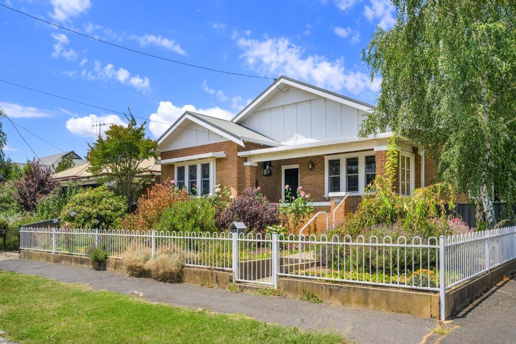 Bluestone Cottage - Character & Class photo 3