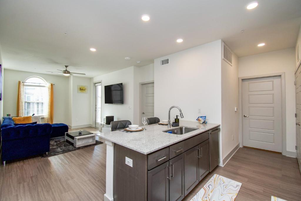 Luxurious & Spacious 1BR photo 4
