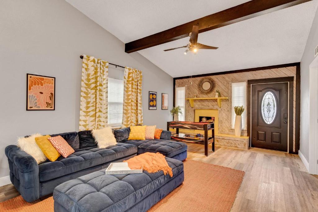 Groovy Winter Haven Getaway - 4 bdrm near Legoland photo 3