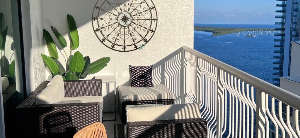 Miami Best Location - Boho Brickell-Spectacular Views-Walk, Wi-Fi, Water image