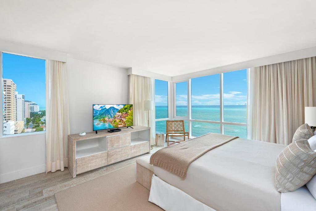 Oceanfront Private Condo at 1 Hotel & Homes -1219 image