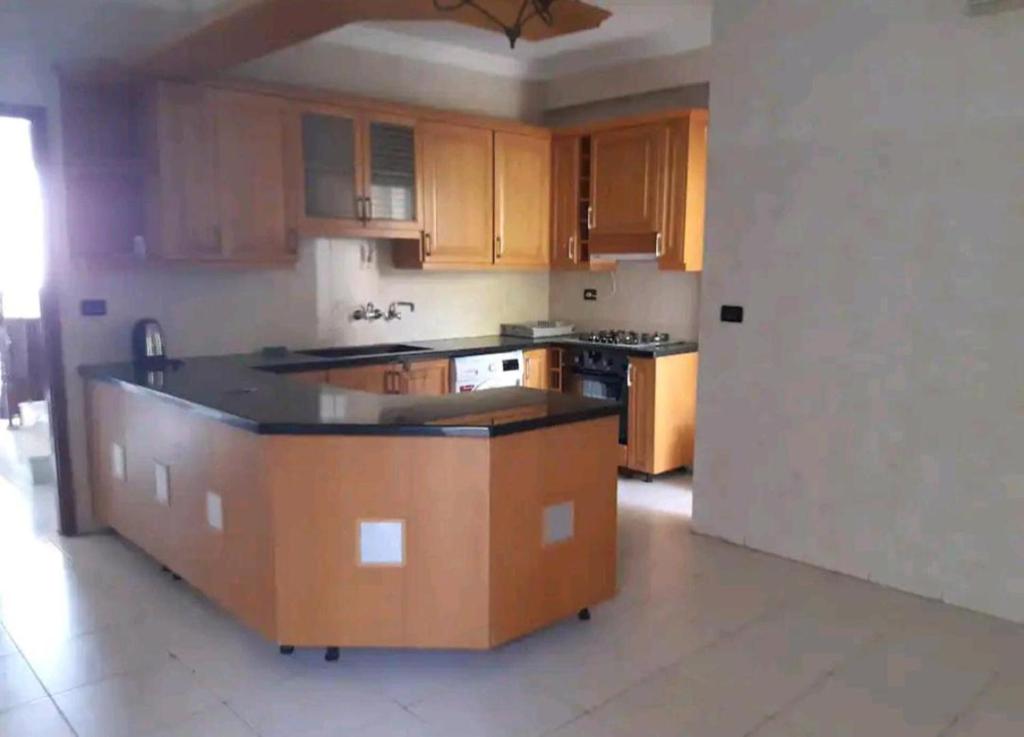 Stunning 4-Bed Apartment in Ain Saadeh photo 3