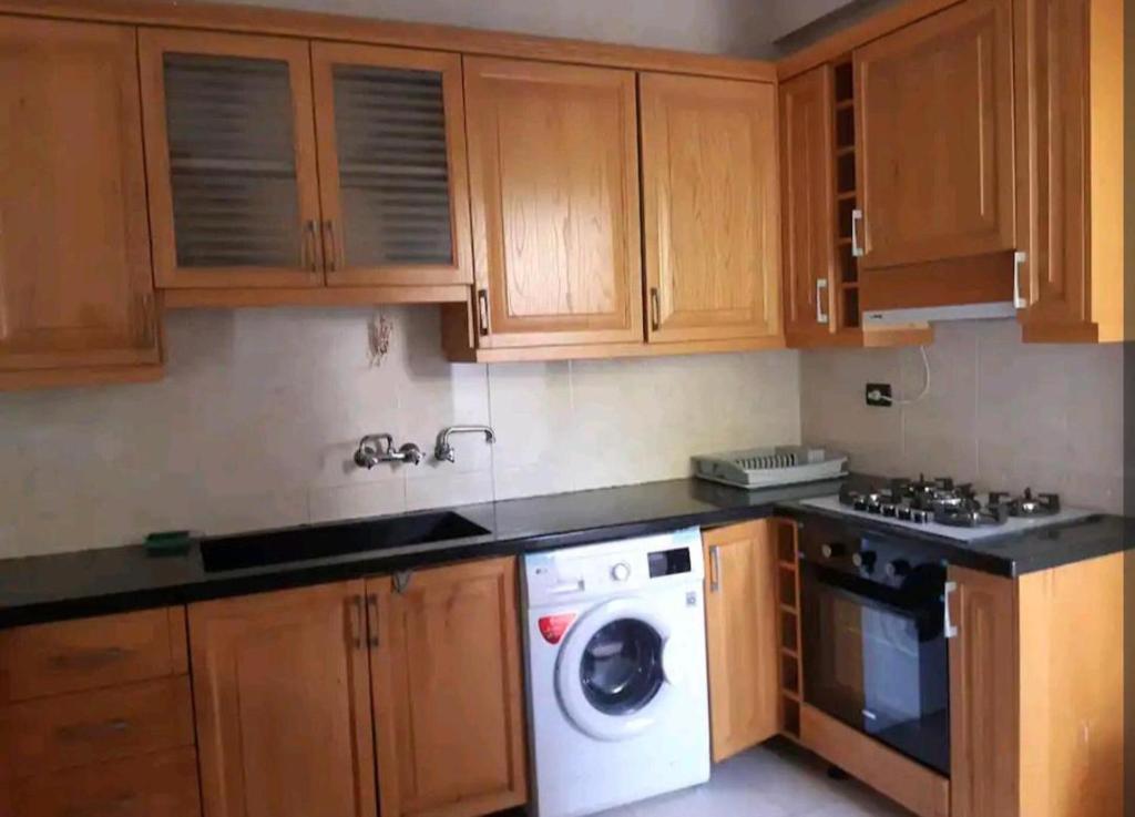 Stunning 4-Bed Apartment in Ain Saadeh photo 2