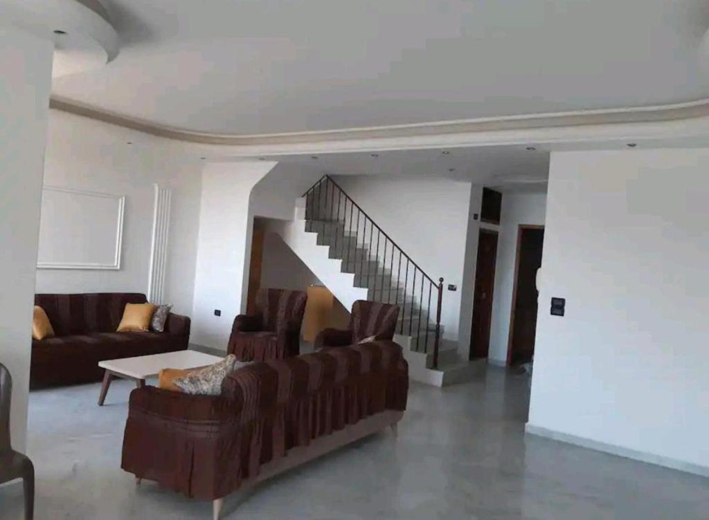 Stunning 4-Bed Apartment in Ain Saadeh photo 1