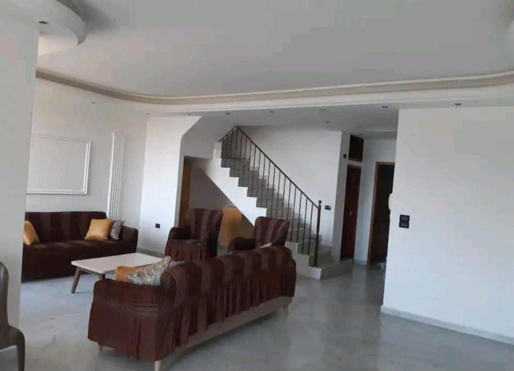 Stunning 4-Bed Apartment in Ain Saadeh photo 4
