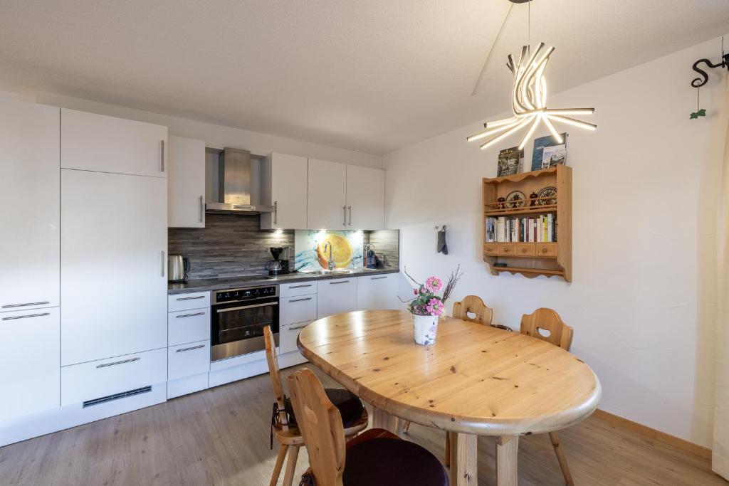 2206 Frisch renovierte Wohnung mit modernem Ambiente photo 2