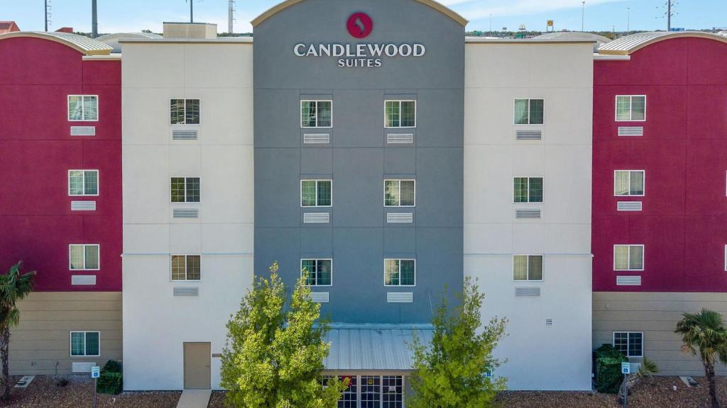 Candlewood Suites San Antonio Downtown, an IHG Hotel image