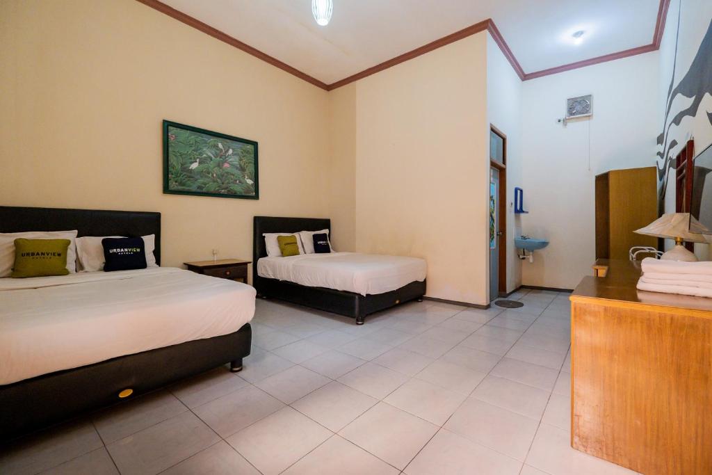 Urbanview Hotel Near Jatim Park 1 by RedDoorz photo 2