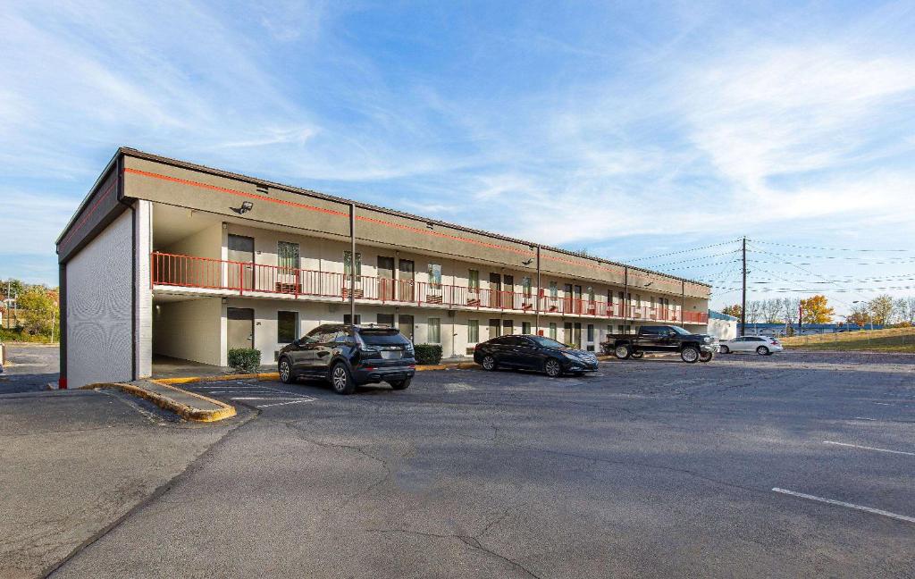 Super 8 by Wyndham Kingsport photo 1