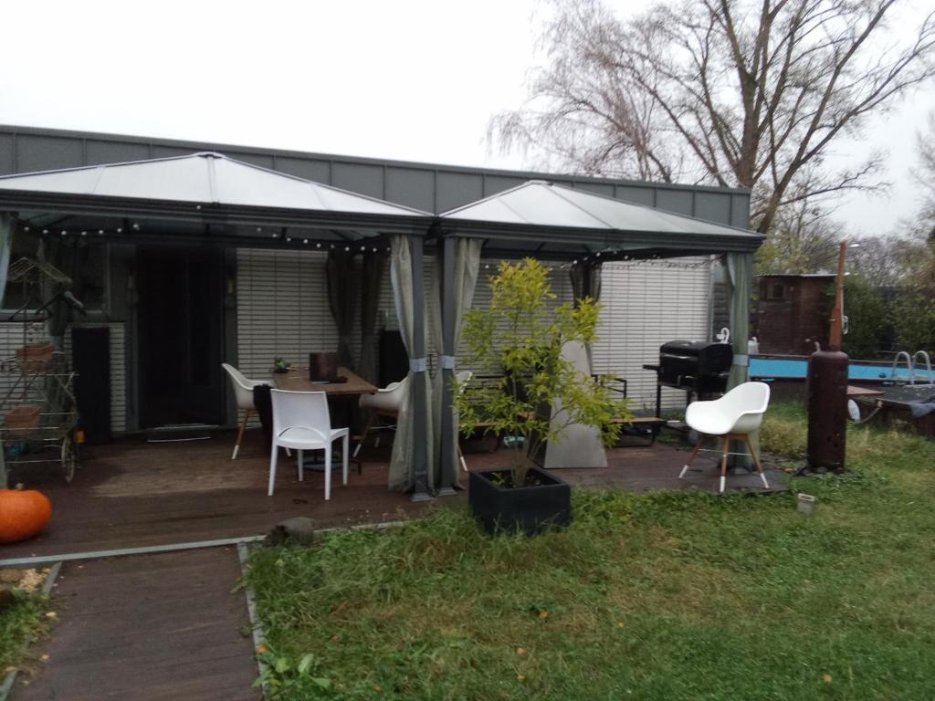 Bungalow am Flugplatz