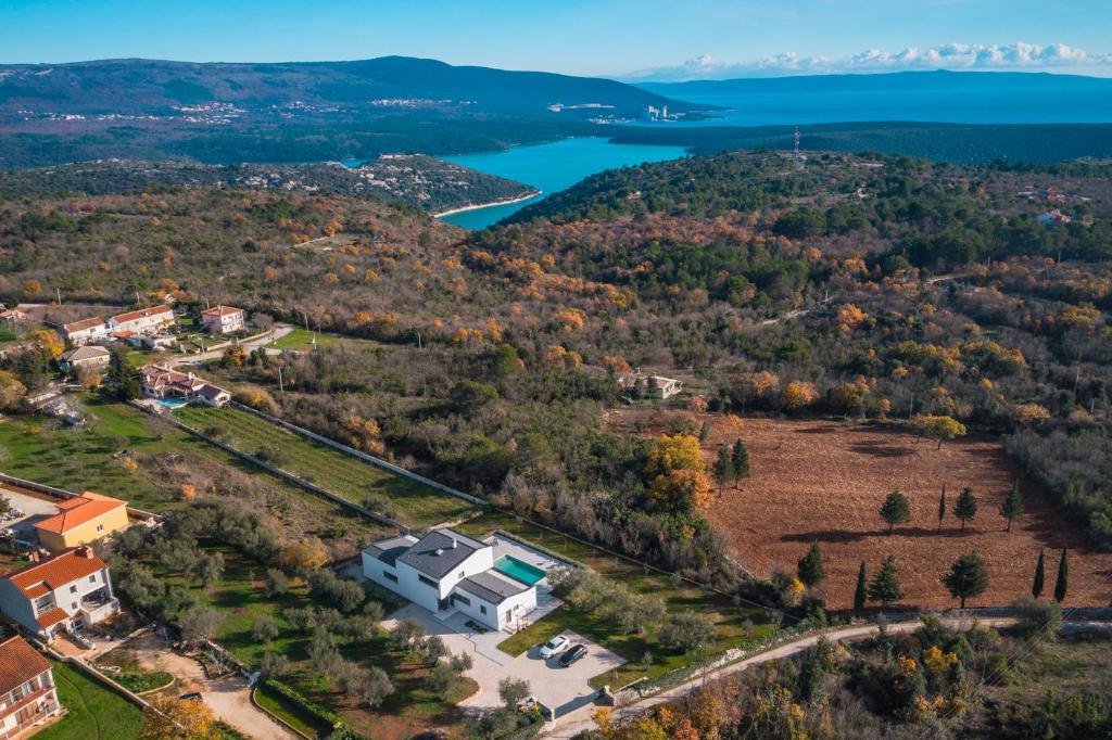 Martincic residence - 5 stars luxury with pool heating on 4000m2 photo 3
