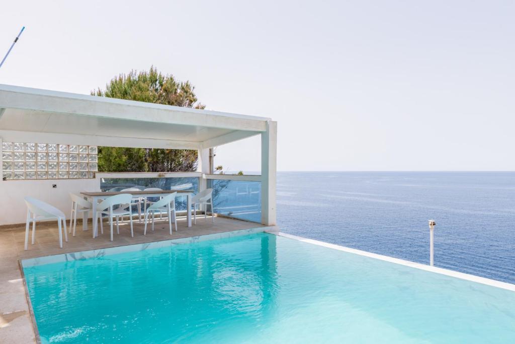 4 bedrooms villa with sea view private pool and jacuzzi at El Toro