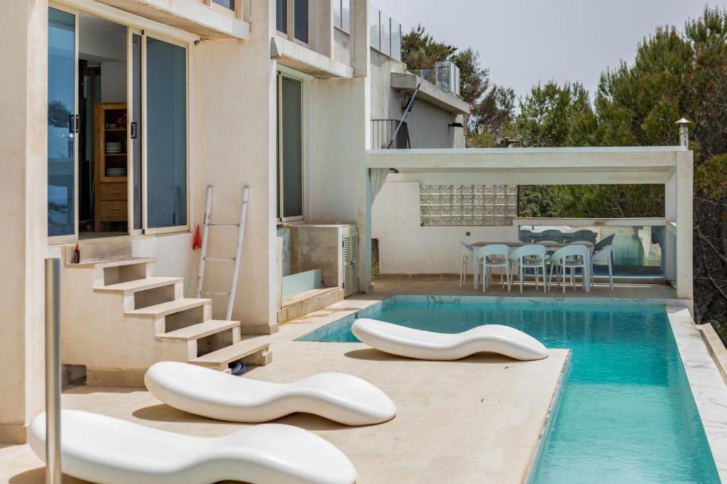 4 bedrooms villa with sea view private pool and jacuzzi at El Toro photo 4