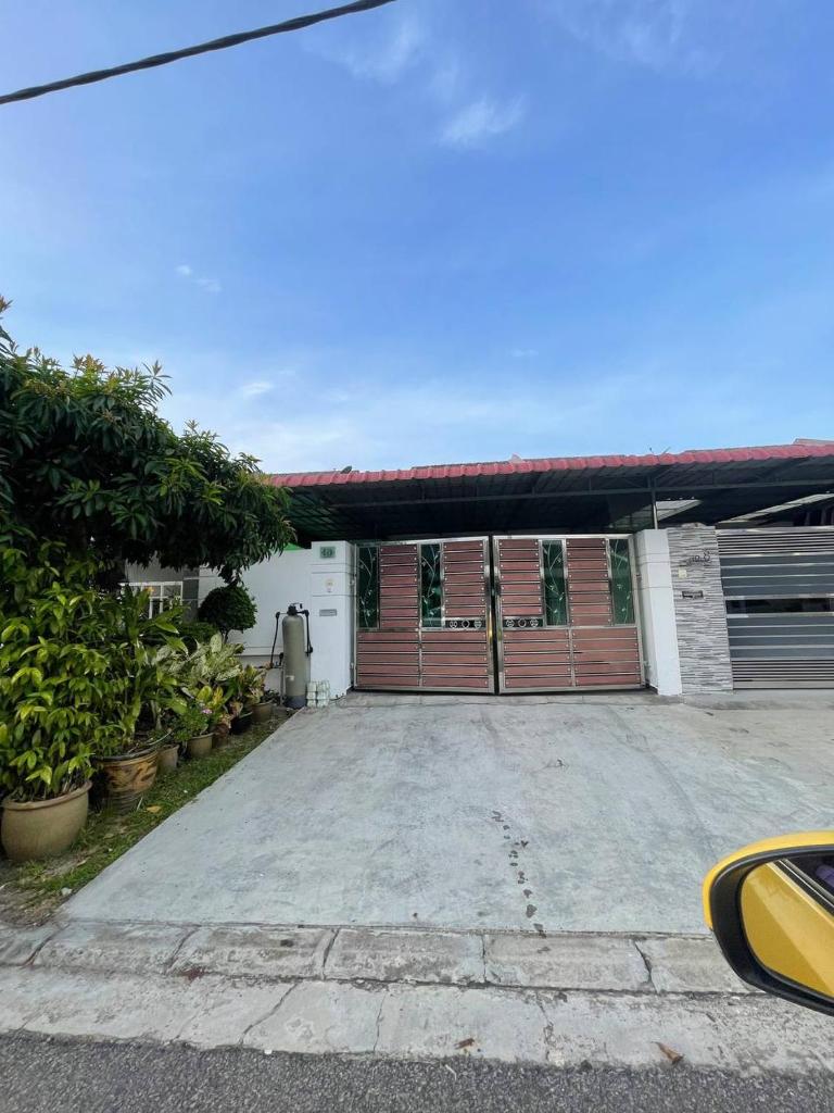 three bedroom tarraced house - RainaHomestay Pasir Gudang
