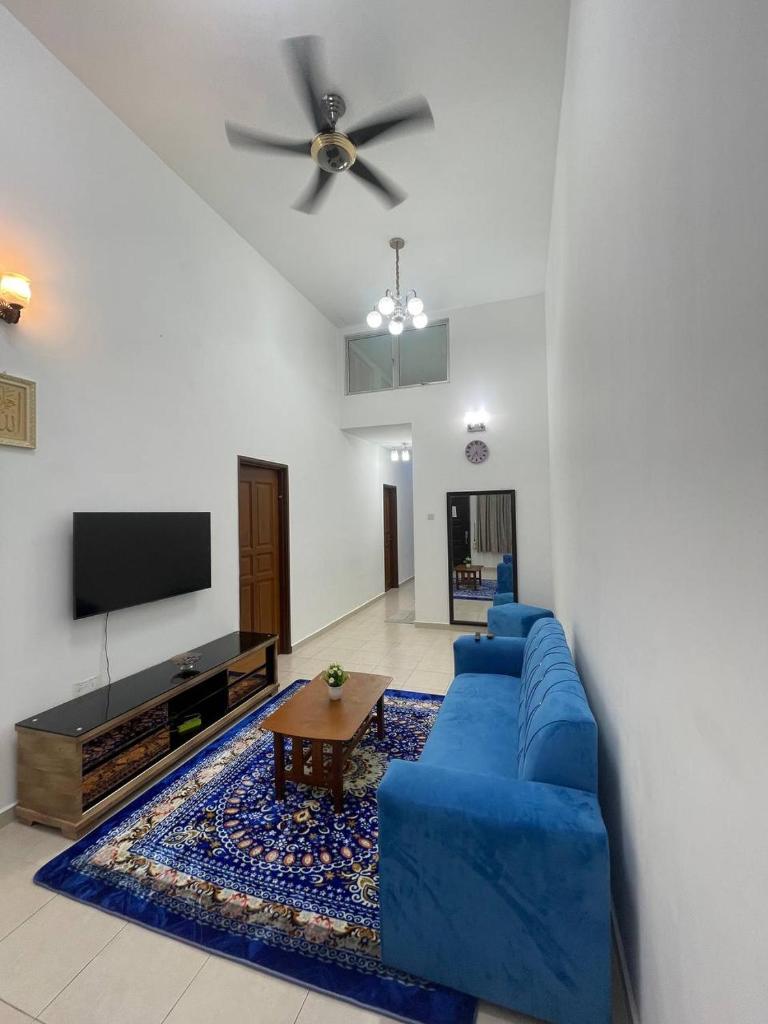 three bedroom tarraced house - RainaHomestay Pasir Gudang photo 3