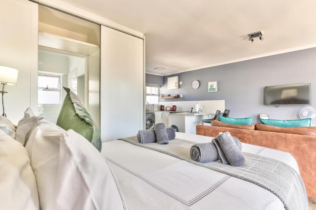 Beautiful studio in convenient Green Point - Tap to explore photos