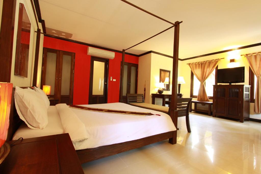 Seashell Resort Room Type - Deluxe Triple Room