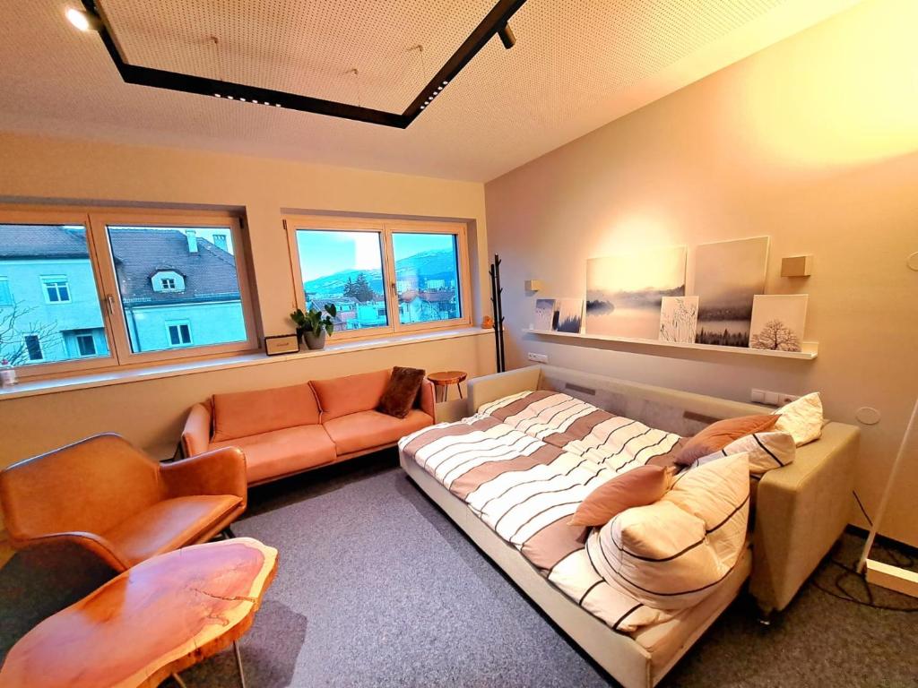 Charmante Wohnung für 2 Personen in Zentrumsnähe x privater Parkplatz x hochwertige Coworking-Arbeitsplätze im Haus photo 1