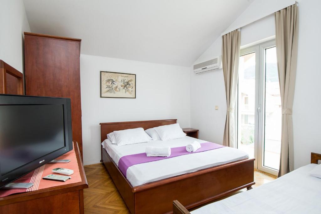 Двухместный (Трехместный номер с балконом), Guest House Vila Centar