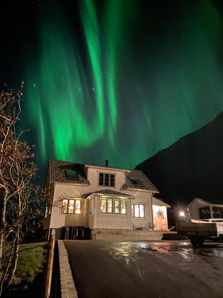 Dyr tillatt i vakkert hus med naturomgivelser i Lofoten