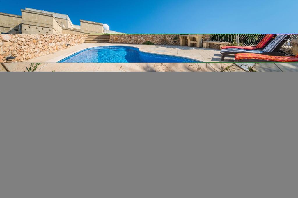 3 Bedroom Farmhouse with Private Pool & Views photo 3