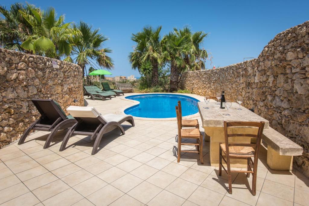 4 Bedroom Farmhouse with Private Pool & Views photo 3