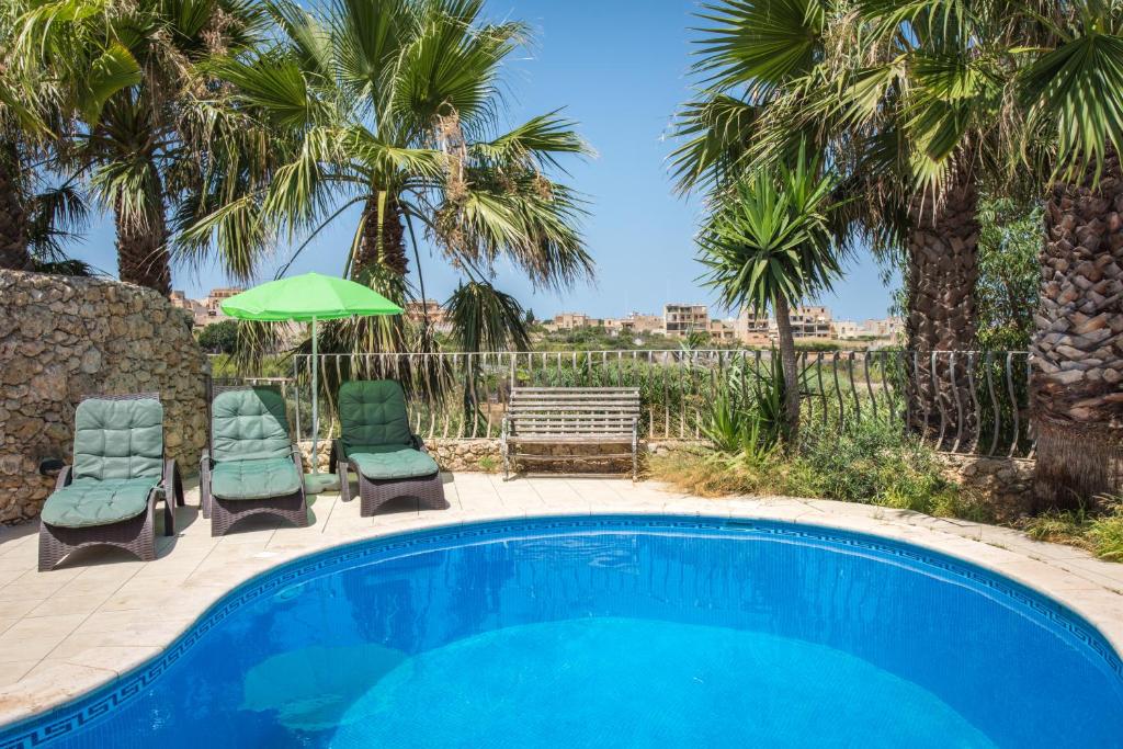 4 Bedroom Farmhouse with Private Pool & Views photo 4