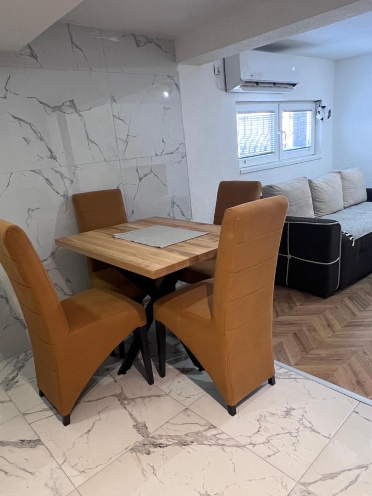 Mavrovo Square One Bedroom APARTMENT photo 4