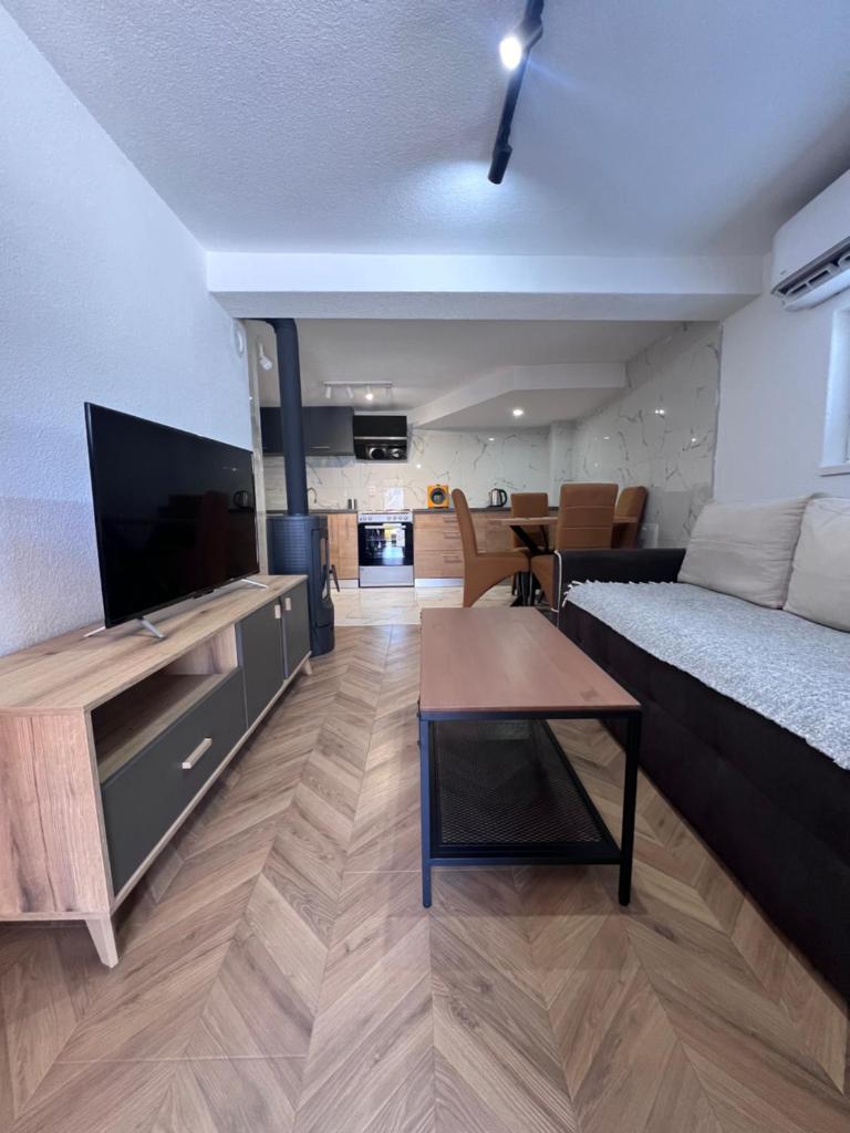 Mavrovo Square One Bedroom APARTMENT photo 1