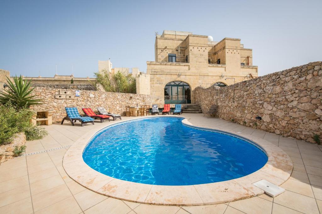3 Bedroom Farmhouse with Private Pool & Views in Nadur Gozo