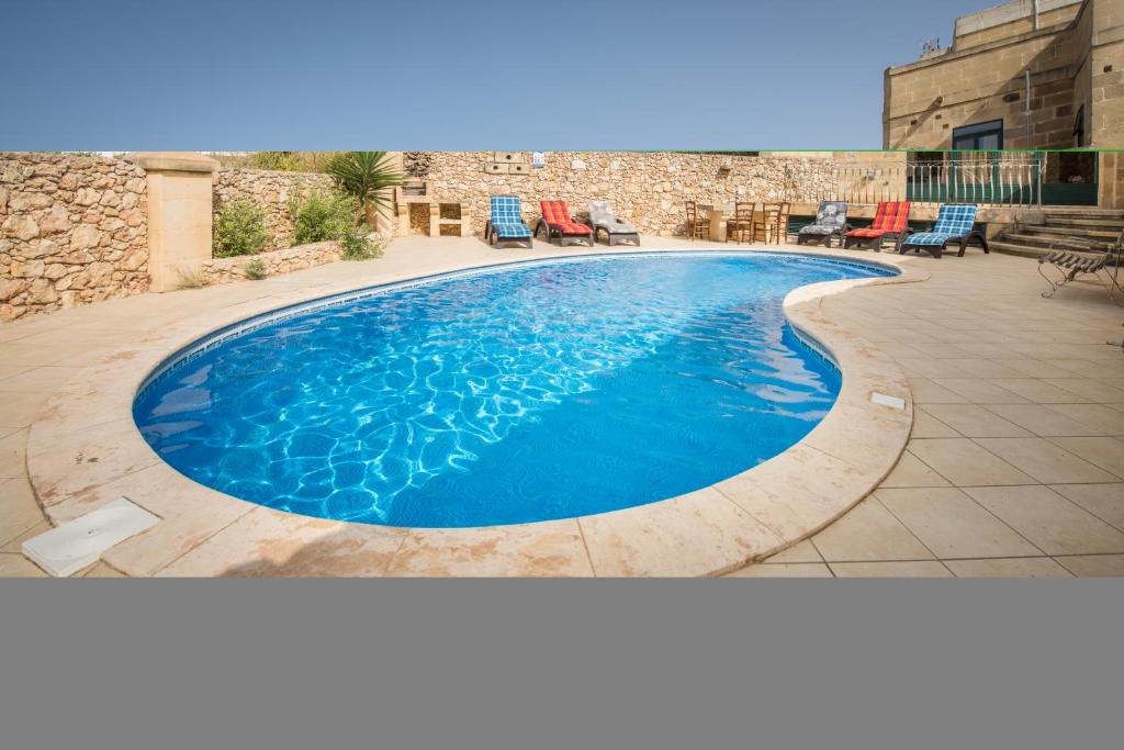 3 Bedroom Farmhouse with Private Pool & Views in Nadur Gozo photo 2