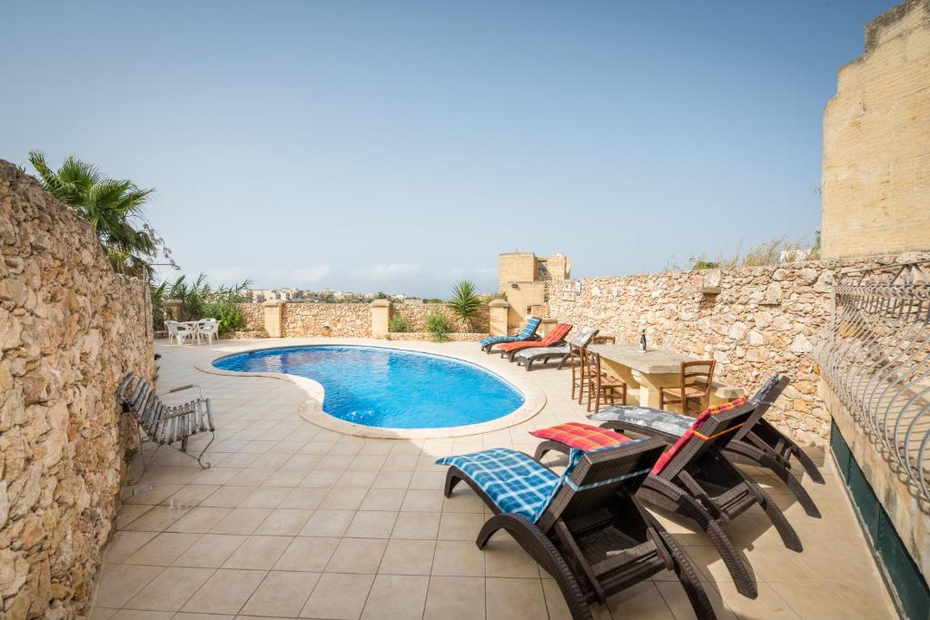 3 Bedroom Farmhouse with Private Pool & Views in Nadur Gozo photo 1