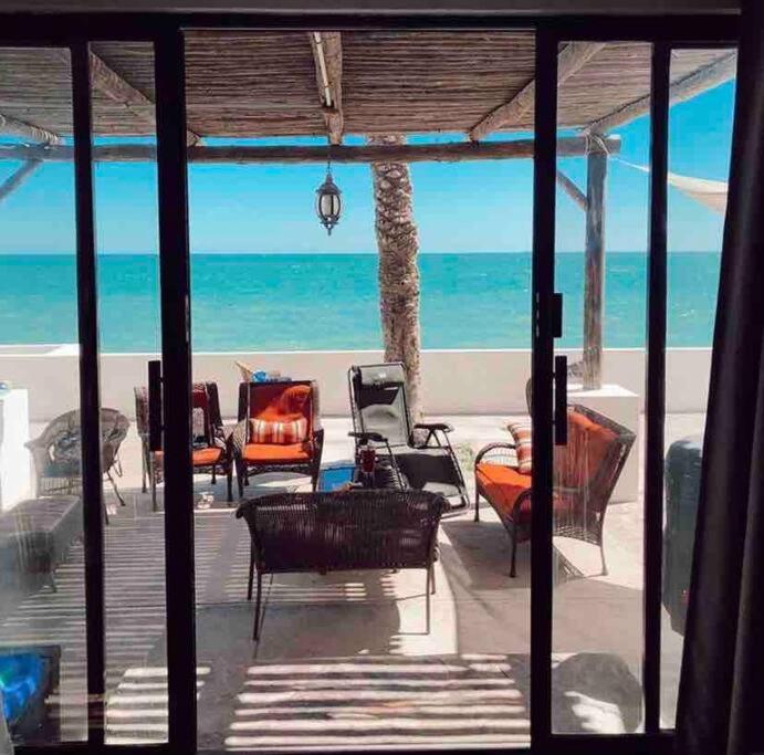 Three Palms right on the beach photo 4