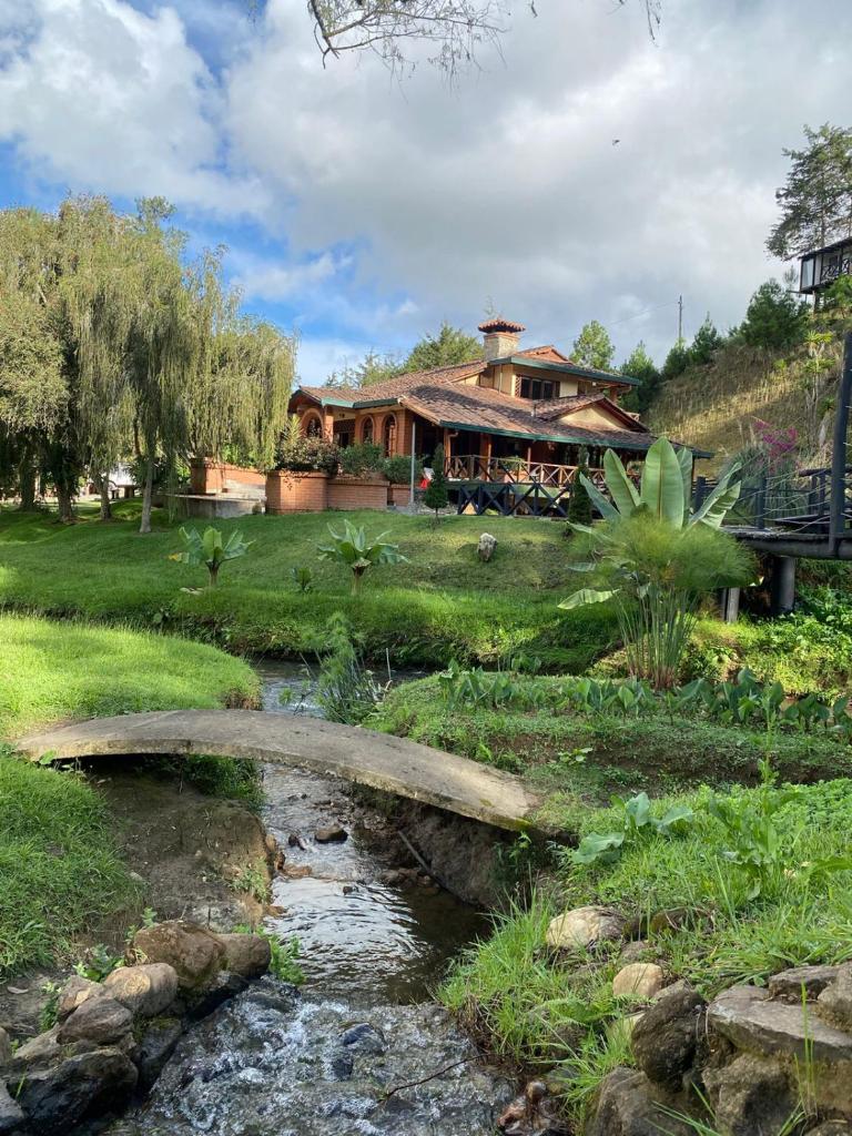 EL LAGO HOTEL photo 2