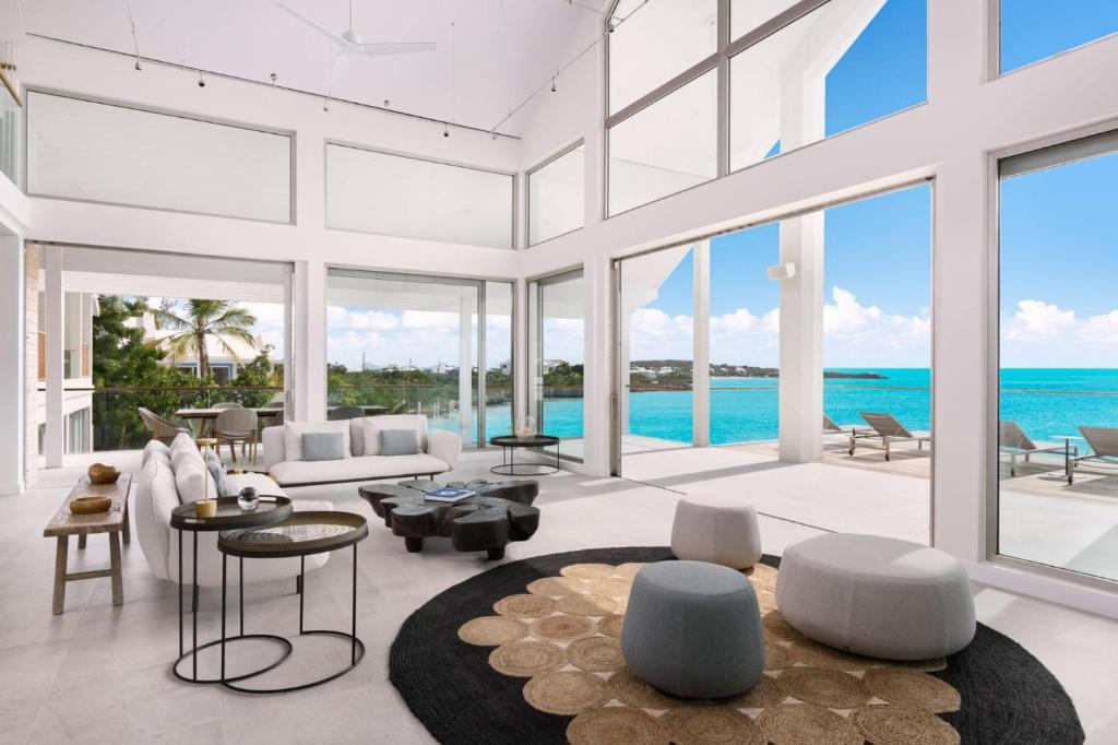 La Mer South, Luxury Oceanfront on Sapodilla Bay photo 3