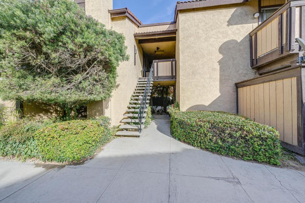Cozy Fresno Condo with Balcony and Pool Access photo 2