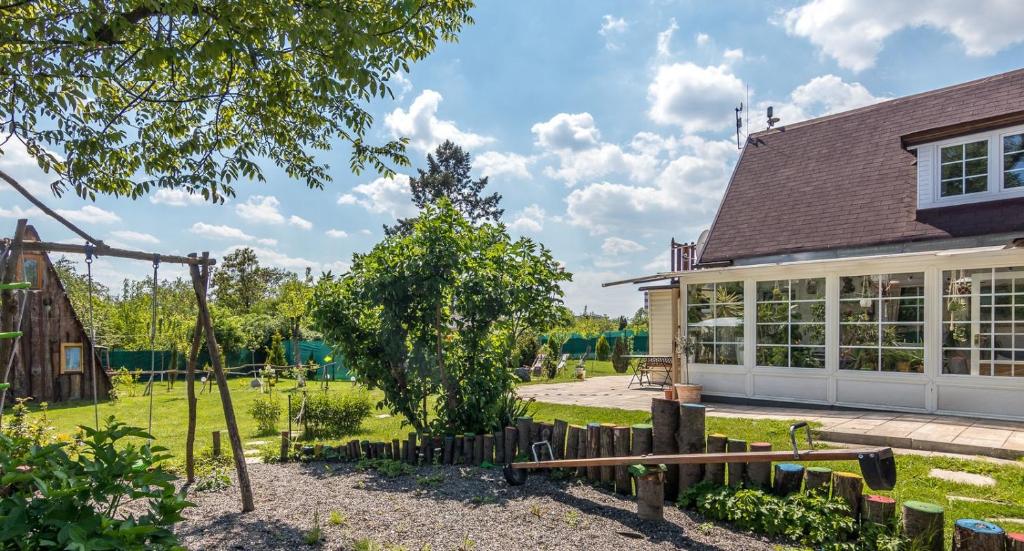 Family Villa in the City Garden photo 2