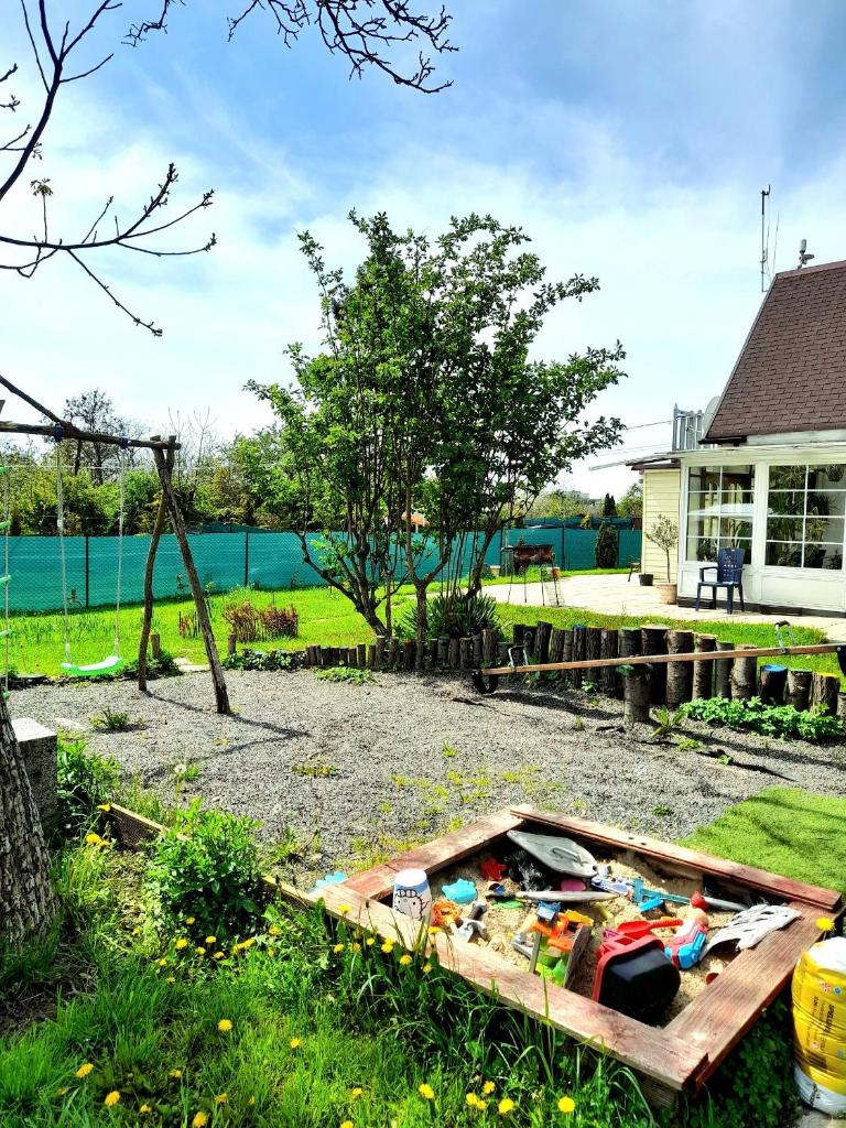 Family Villa in the City Garden photo 3