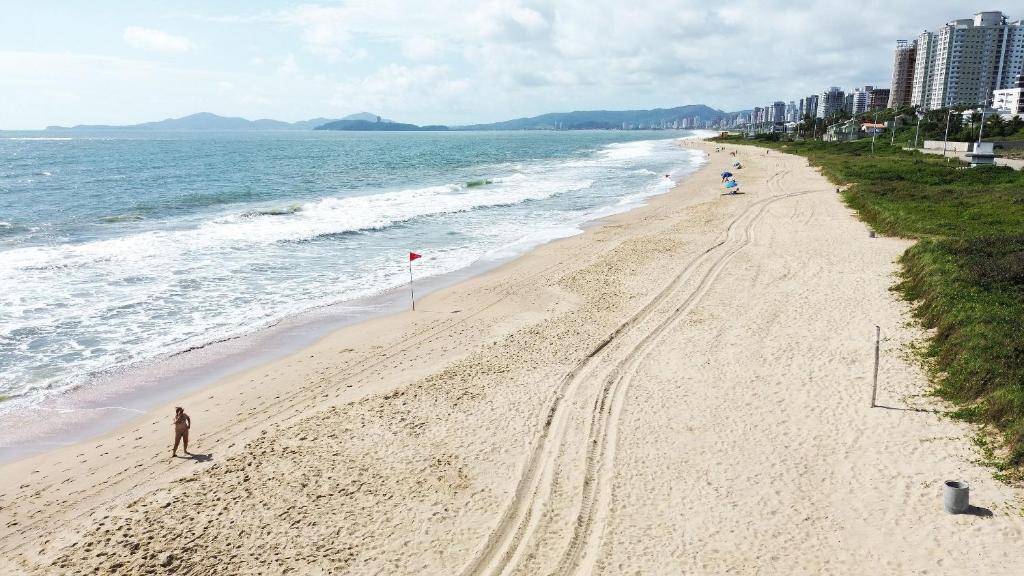 Incrível apartamento à 200m da praia photo 4