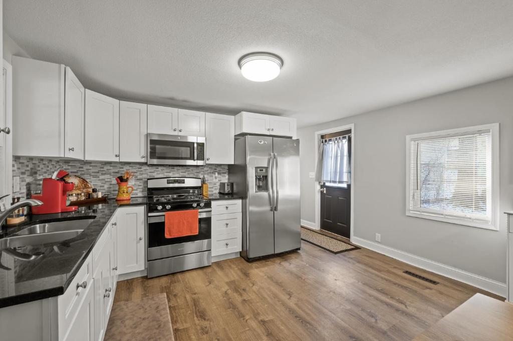 3BR free parking free Wi-Fi near dntown St Paul photo 2