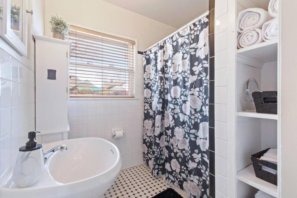 Vintage Chic Cottage photo 4