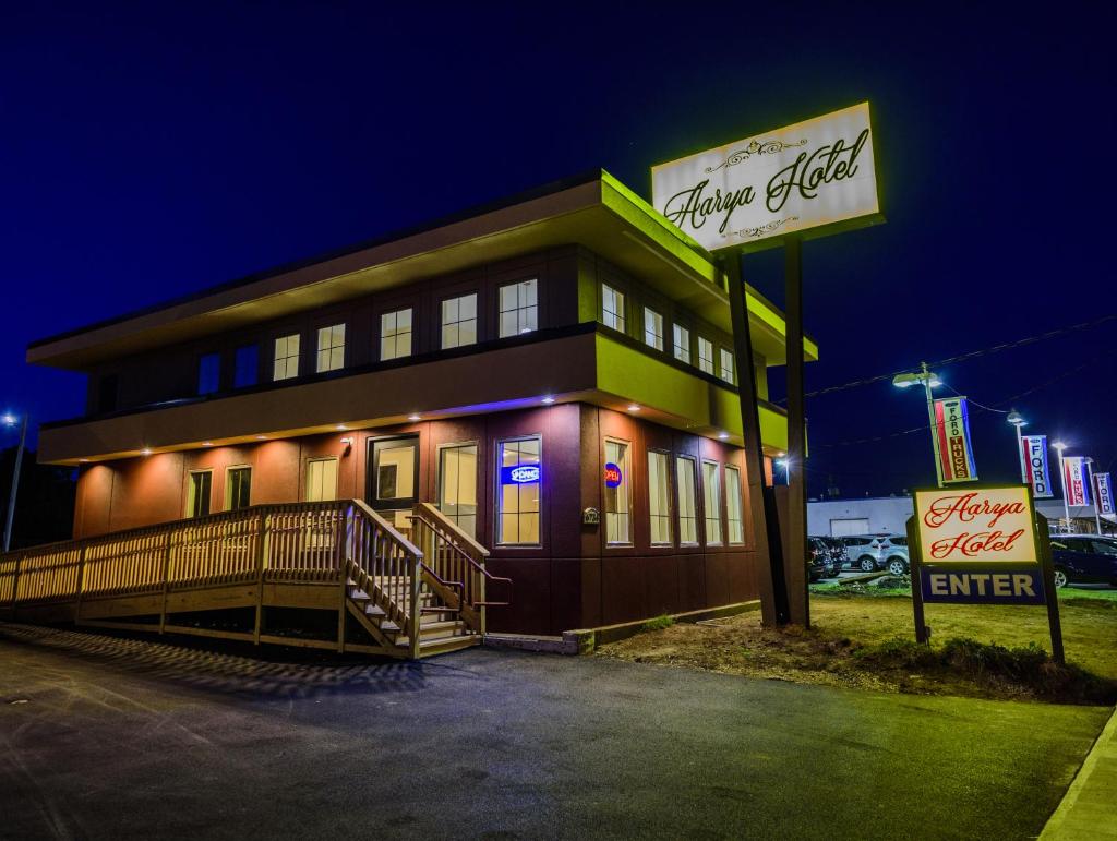Aarya Hotel By Niagara Fashion Outlets photo 3