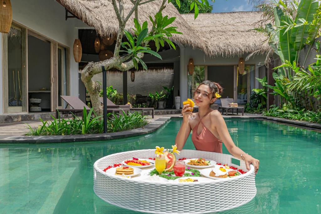 Brand new Luxury 3BR villa Ethnic Ubud 4 - Tap to explore photos