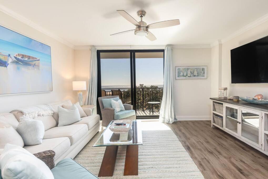 Shipwatch 418 - Luxury Oceanfront Penthouse in Isle of Palms