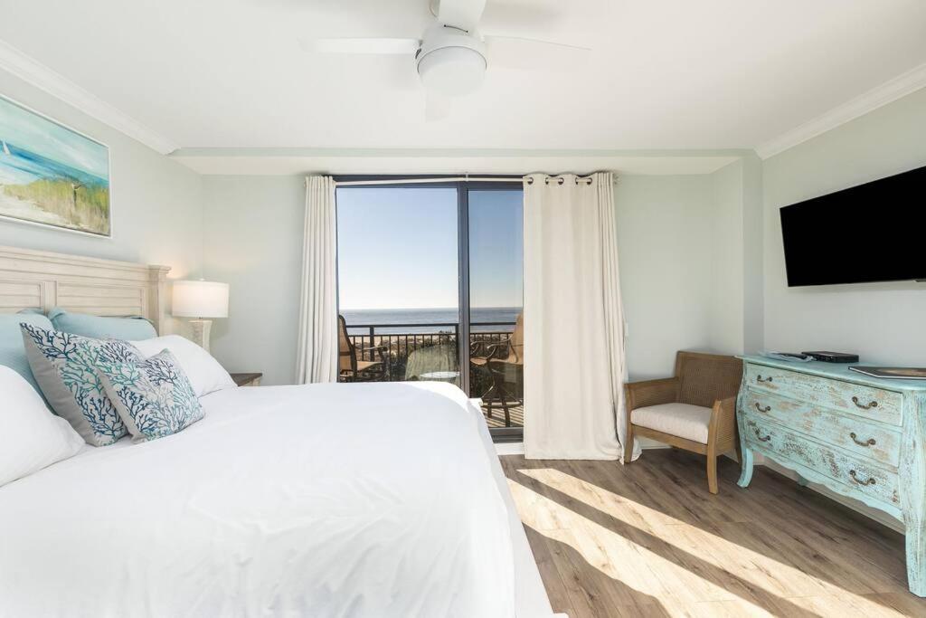 Shipwatch 418 - Luxury Oceanfront Penthouse in Isle of Palms photo 2