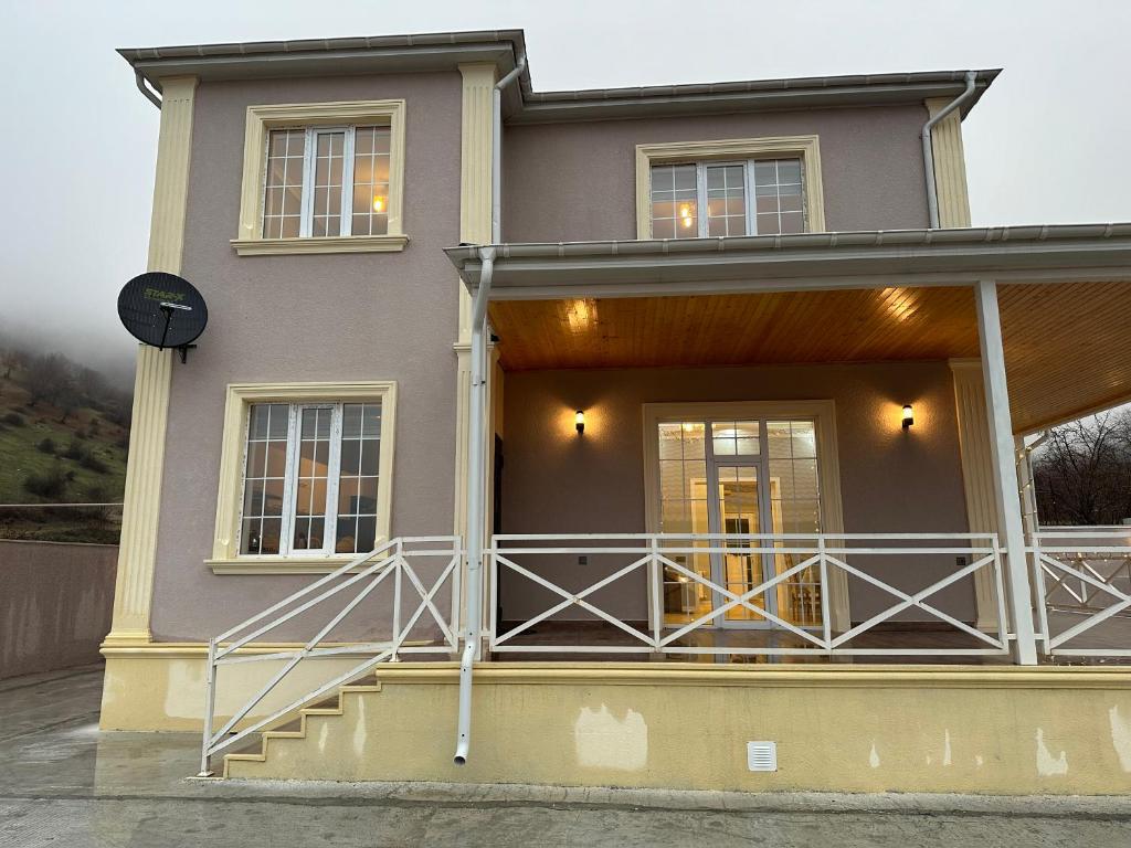 JLYN HOUSE photo 1